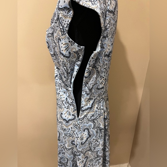 Loft Faux Wrap V-Neck Floral Dress, size 6. Lt Blue\Black & White - Picture 4 of 4